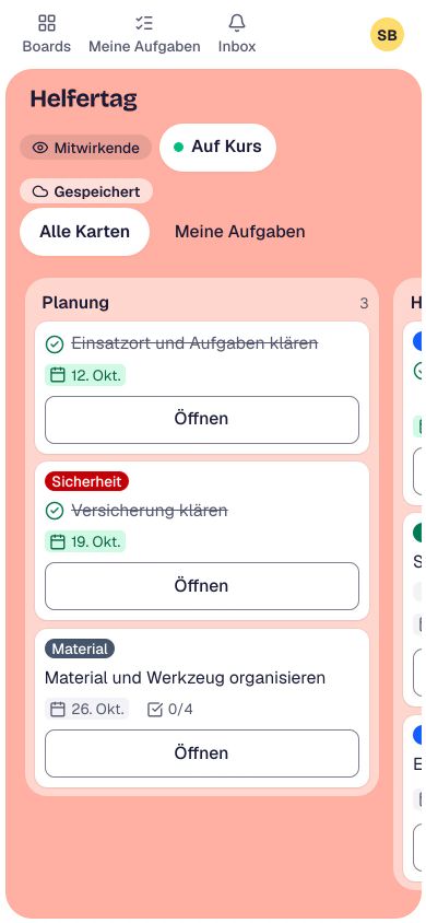 Das Handy einer Freiwilligen in der einfachen Ansicht: große Karten mit je einer Schaltfläche „Öffnen“, klare Worte und wenige Bedienelemente.